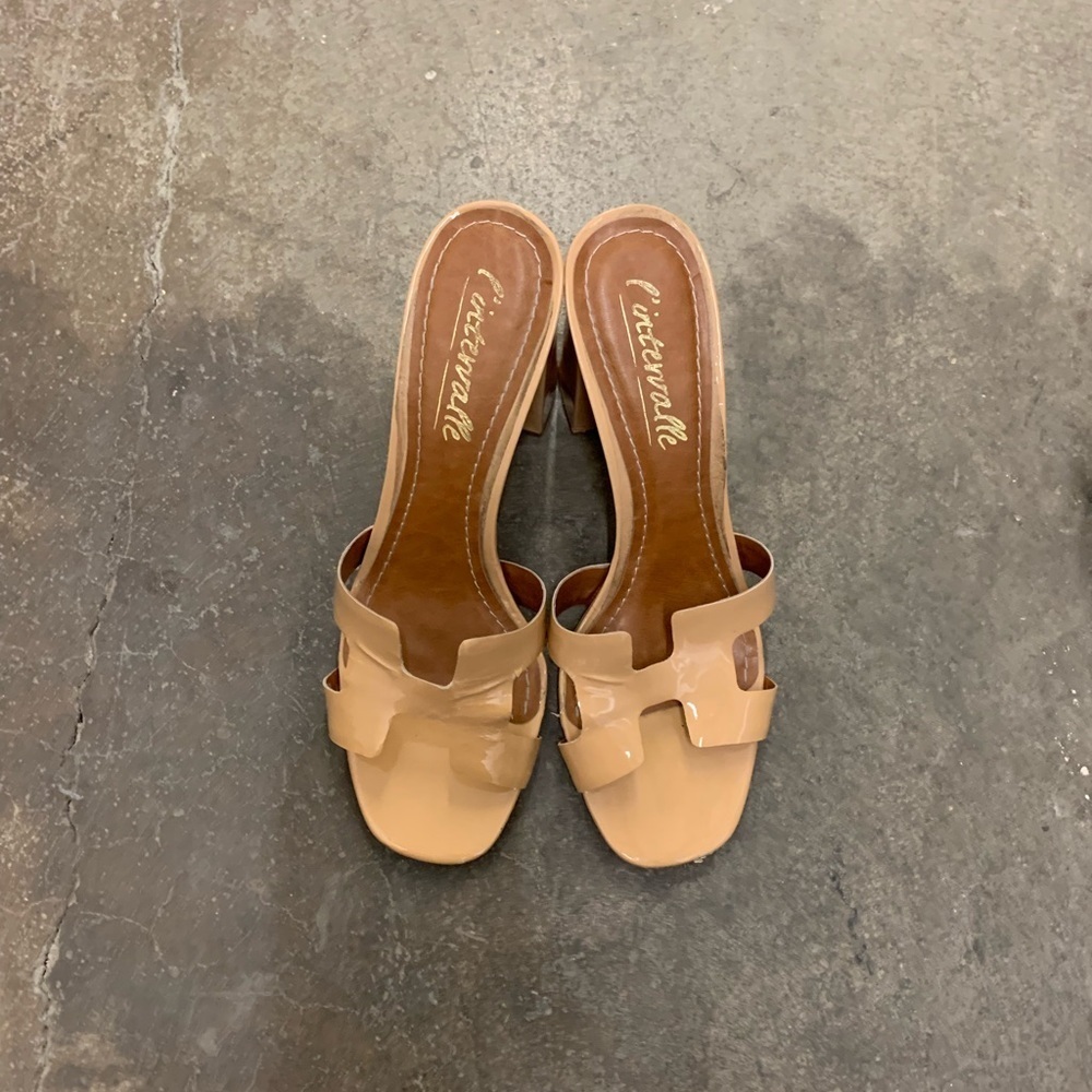 L’intervalle‎ heeled. Mules